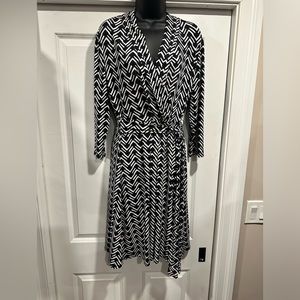 Graphic Black and White Chevron Print Wrap Dress